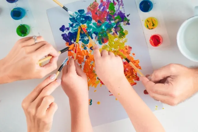 Aprendiendo los Colores Jugando: 7 Estrategias Divertidas para Enseñar a tu Pequeño