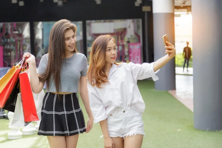 ¿Es Seguro que una Niña de 13 Años Pasee Sola en un Shopping? Guía para Padres en Paraguay